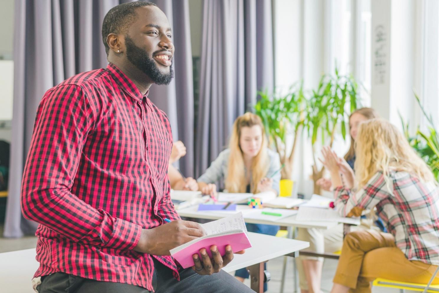 Séance de travail collaboratif sur la planification financière personnelle